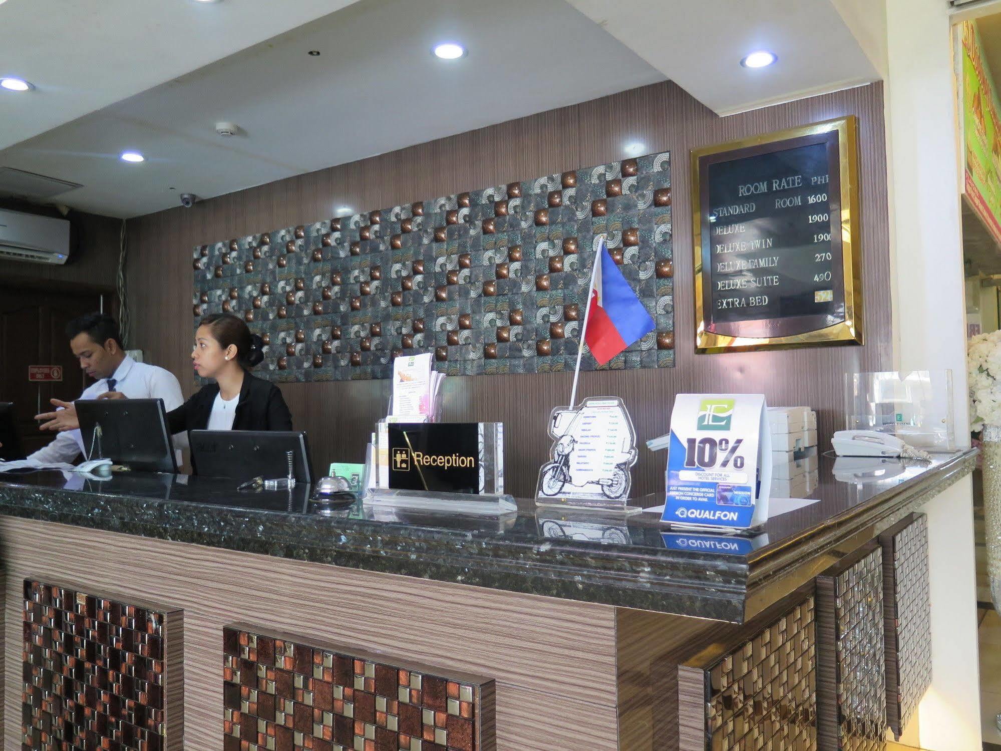 โรงแรม เอสเซนเซีย Dumaguete City ภายนอก รูปภาพ